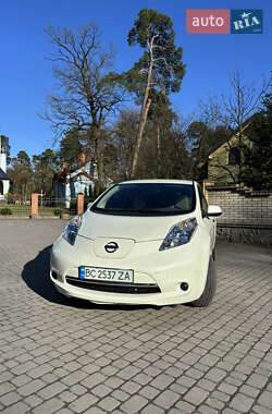 Хэтчбек Nissan Leaf 2012 в 