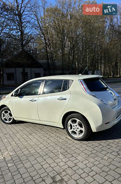 Хэтчбек Nissan Leaf 2012 в 