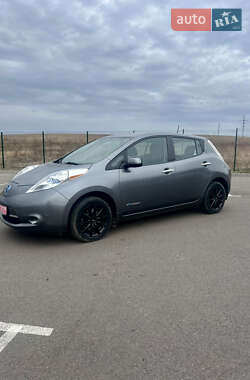 Хетчбек Nissan Leaf 2014 в 