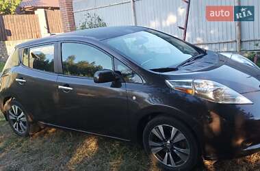 Хэтчбек Nissan Leaf 2015 в 