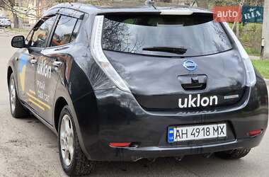 Хэтчбек Nissan Leaf 2013 в 