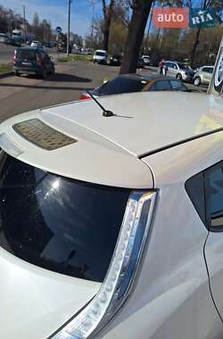 Хэтчбек Nissan Leaf 2014 в 