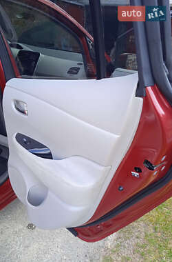Хетчбек Nissan Leaf 2011 в 