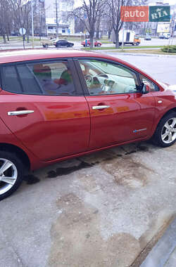 Хетчбек Nissan Leaf 2011 в 
