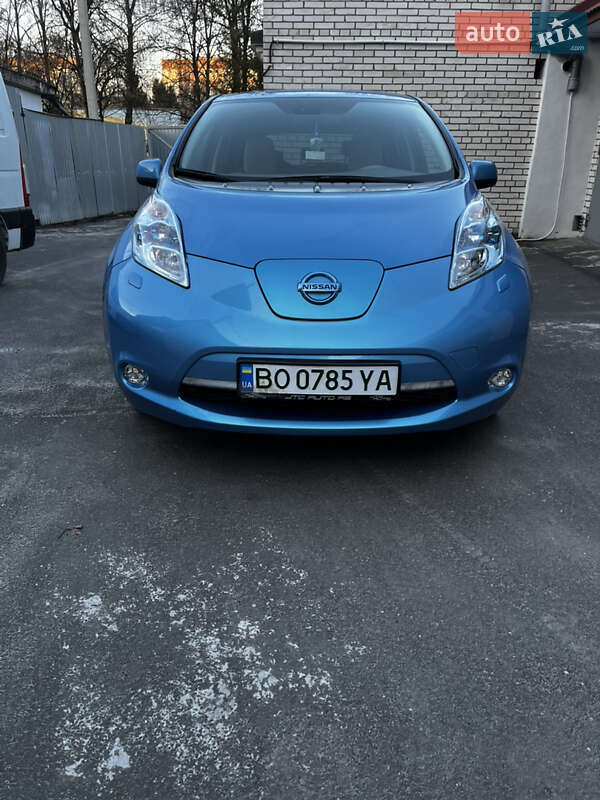 Хэтчбек Nissan Leaf 2012 в 