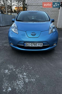 Хэтчбек Nissan Leaf 2012 в 