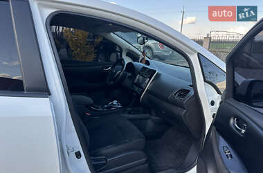 Хетчбек Nissan Leaf 2016 в 