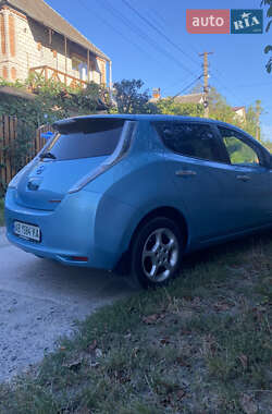 Хэтчбек Nissan Leaf 2014 в 