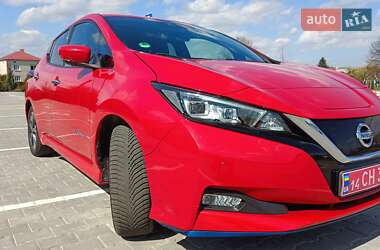 Хэтчбек Nissan Leaf 2019 в 