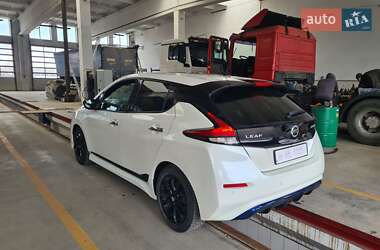 Хэтчбек Nissan Leaf 2019 в 