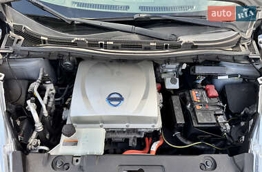 Хэтчбек Nissan Leaf 2014 в 