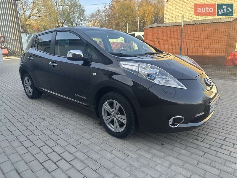 Хэтчбек Nissan Leaf 2014 в 