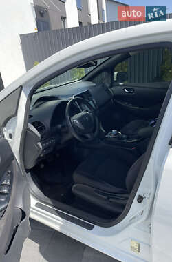 Хетчбек Nissan Leaf 2013 в 