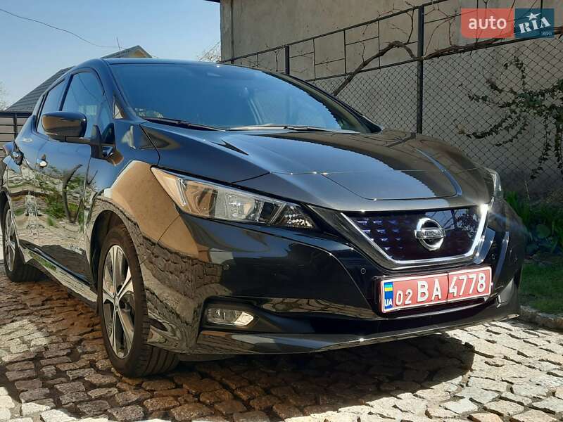 Хэтчбек Nissan Leaf 2020 в 