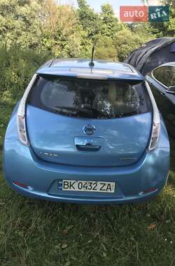 Хэтчбек Nissan Leaf 2011 в Львове