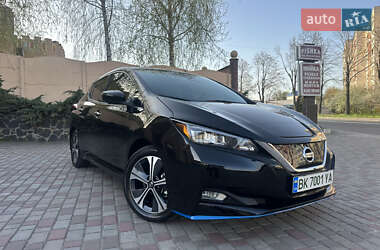 Хэтчбек Nissan Leaf 2021 в 