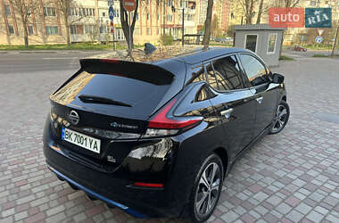 Хэтчбек Nissan Leaf 2021 в 