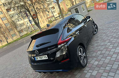 Хэтчбек Nissan Leaf 2021 в 