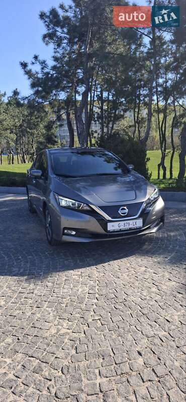 Хэтчбек Nissan Leaf 2019 в 