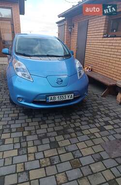 Хэтчбек Nissan Leaf 2011 в 