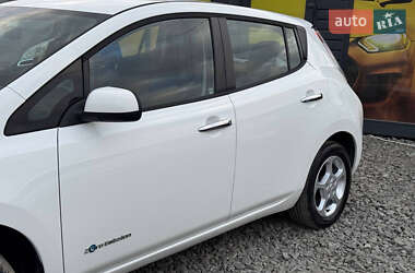 Хэтчбек Nissan Leaf 2013 в 