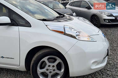 Хэтчбек Nissan Leaf 2013 в 