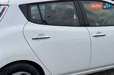 Хэтчбек Nissan Leaf 2013 в 