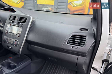 Хэтчбек Nissan Leaf 2013 в 
