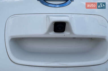 Хэтчбек Nissan Leaf 2013 в 