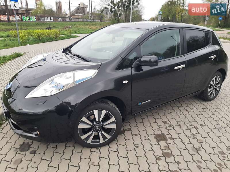 Хэтчбек Nissan Leaf 2016 в 