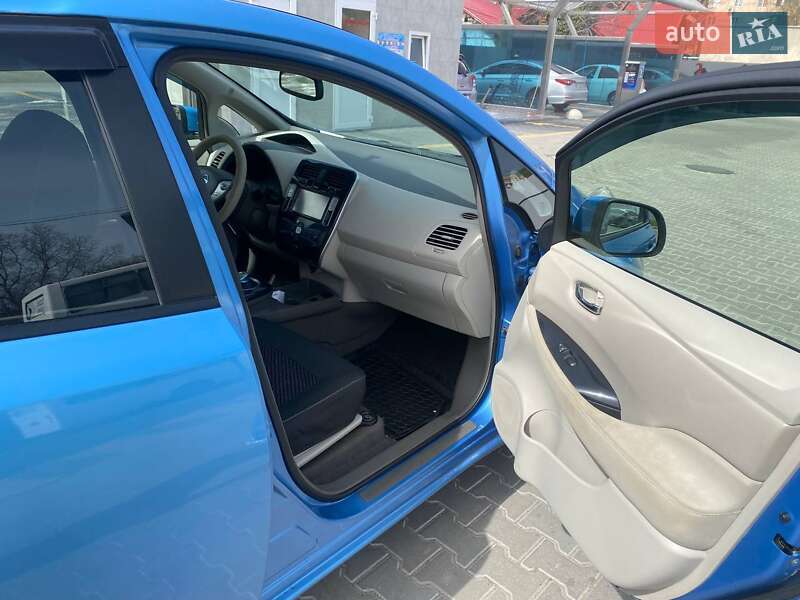 Хэтчбек Nissan Leaf 2011 в Одессе