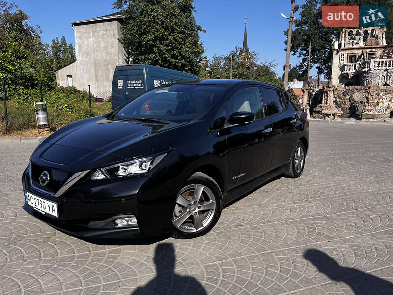 Хэтчбек Nissan Leaf 2019 в 