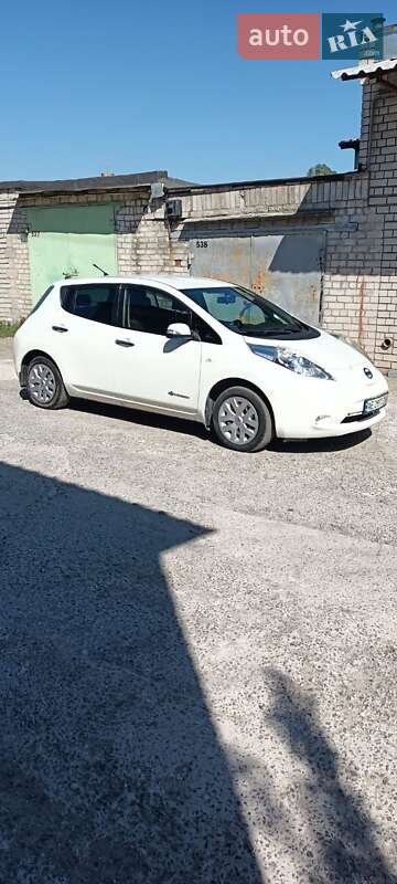 Хетчбек Nissan Leaf 2013 в 