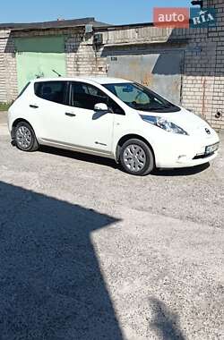 Хетчбек Nissan Leaf 2013 в 