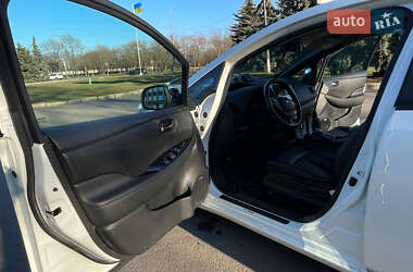 Хэтчбек Nissan Leaf 2013 в 