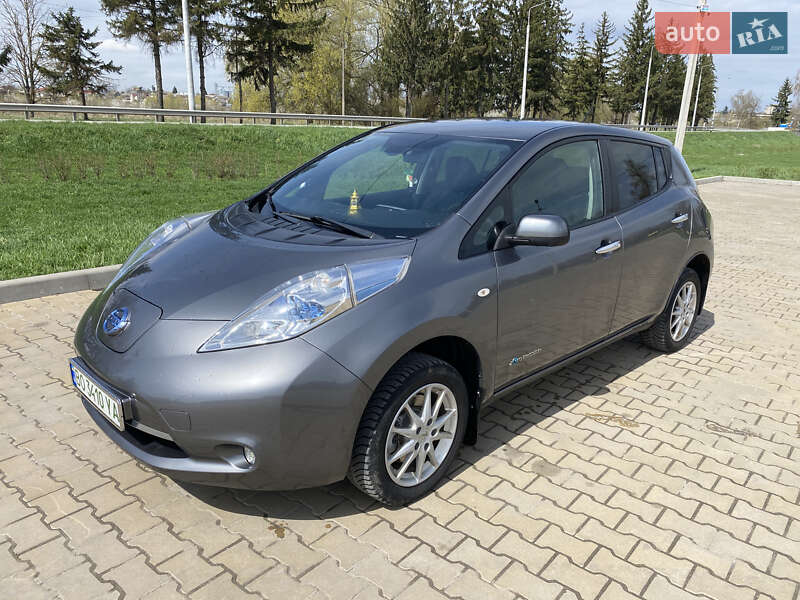 Хетчбек Nissan Leaf 2015 в Ланівці