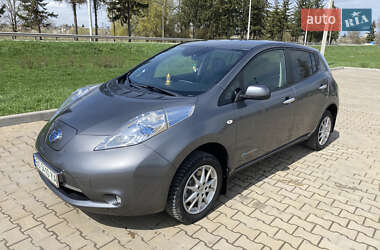 Хэтчбек Nissan Leaf 2015 в 