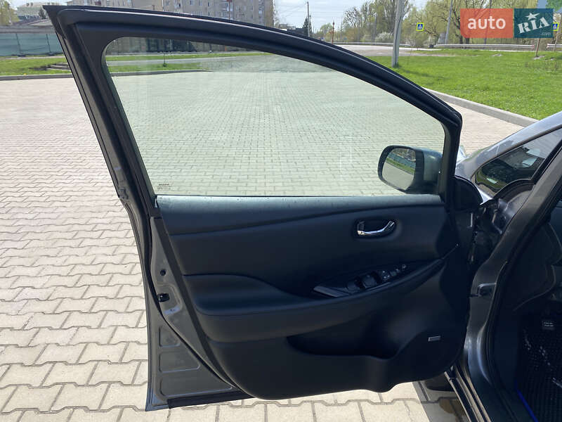 Хетчбек Nissan Leaf 2015 в Ланівці
