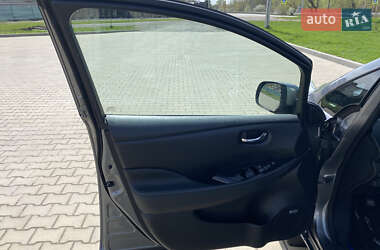 Хэтчбек Nissan Leaf 2015 в 