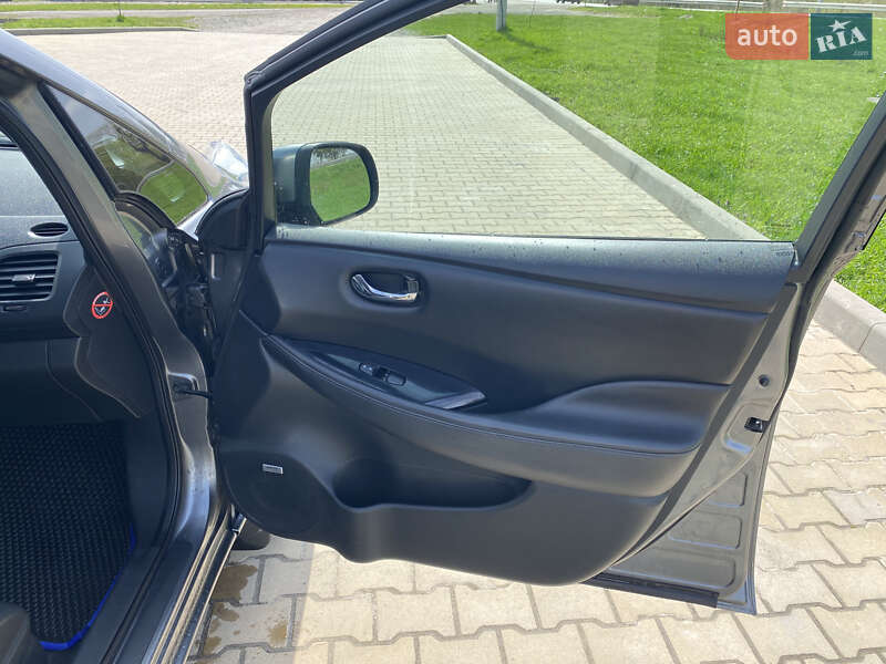 Хетчбек Nissan Leaf 2015 в Ланівці