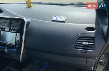 Хэтчбек Nissan Leaf 2015 в 