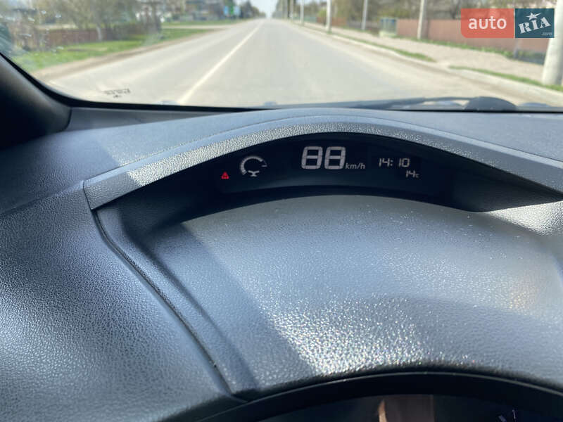 Хетчбек Nissan Leaf 2015 в Ланівці