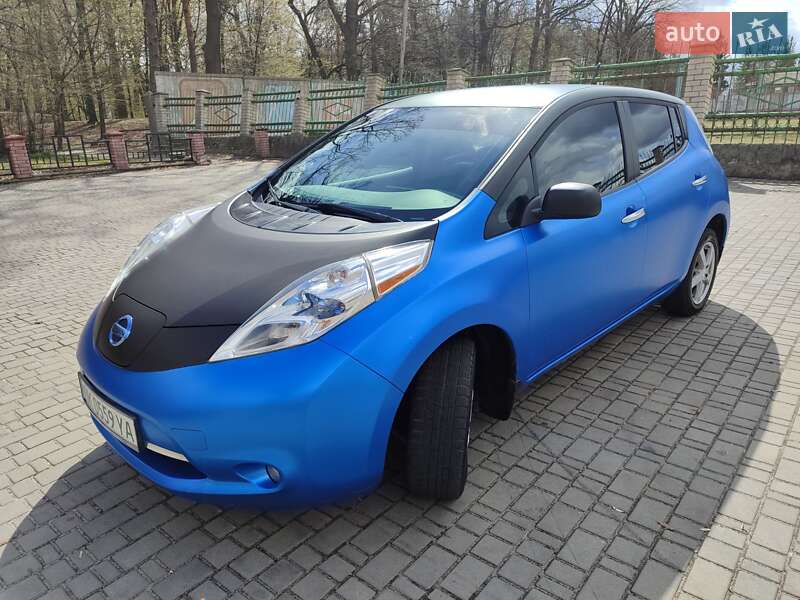 Хэтчбек Nissan Leaf 2013 в 
