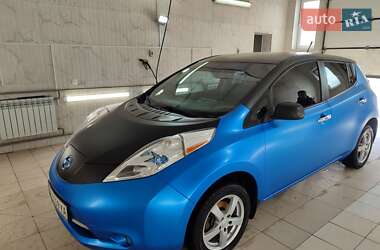 Хэтчбек Nissan Leaf 2013 в 
