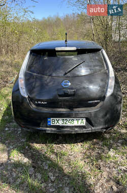 Хэтчбек Nissan Leaf 2012 в 