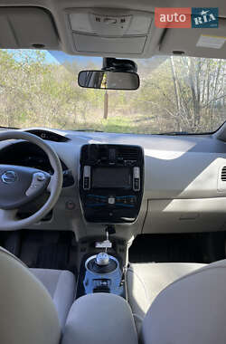 Хэтчбек Nissan Leaf 2012 в 