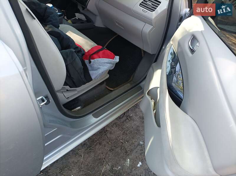 Хетчбек Nissan Leaf 2011 в Сумах