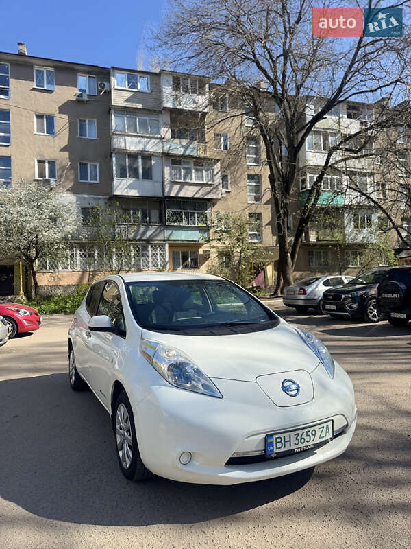 Хэтчбек Nissan Leaf 2016 в 