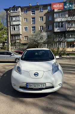Хэтчбек Nissan Leaf 2016 в 