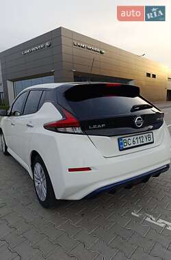 Хэтчбек Nissan Leaf 2021 в 